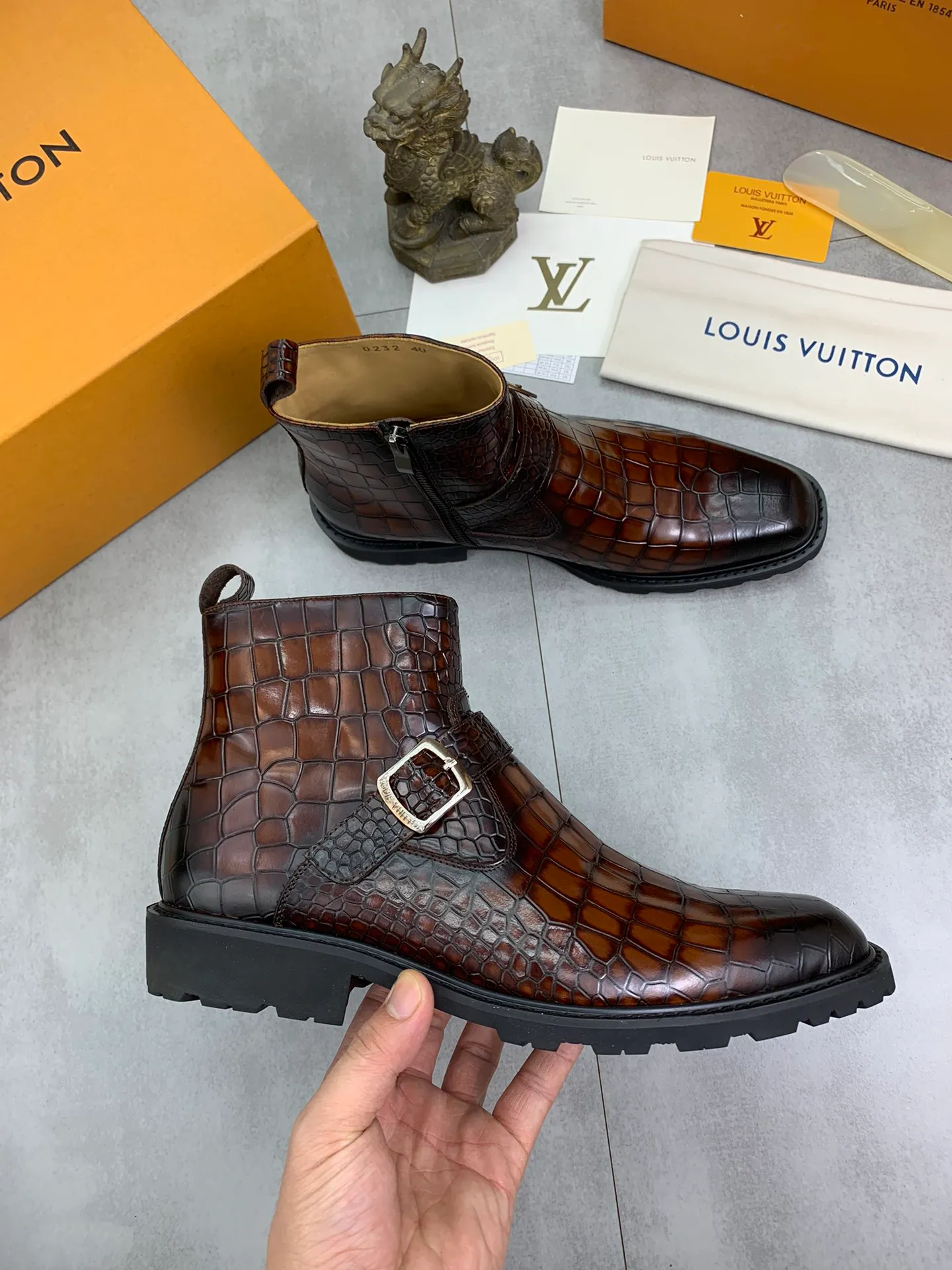 Men's shoes 💰P640 💰【New】🆘Water-dyed cow lining LV Louis Vuitton business high-top leather shoes, made of original imported Italian 🇮🇹 open-edge bead-rubbed open-edge bead cowhide, full cowhide lining, carefully handmade by professional shoemakers, the original version is specially designed for wear-resistant outsole. Standard code: 38-45 3⃣️color🉑️select